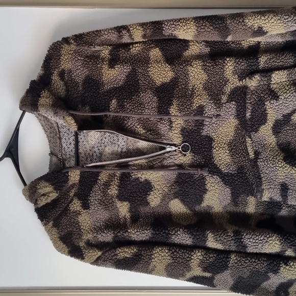 Grey/Green Camo Hoodie Top - Picture 3 of 3